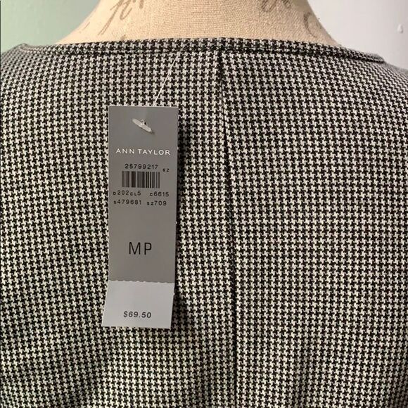 Ann Taylor Black White Winter medium petite top - Picture 5 of 6